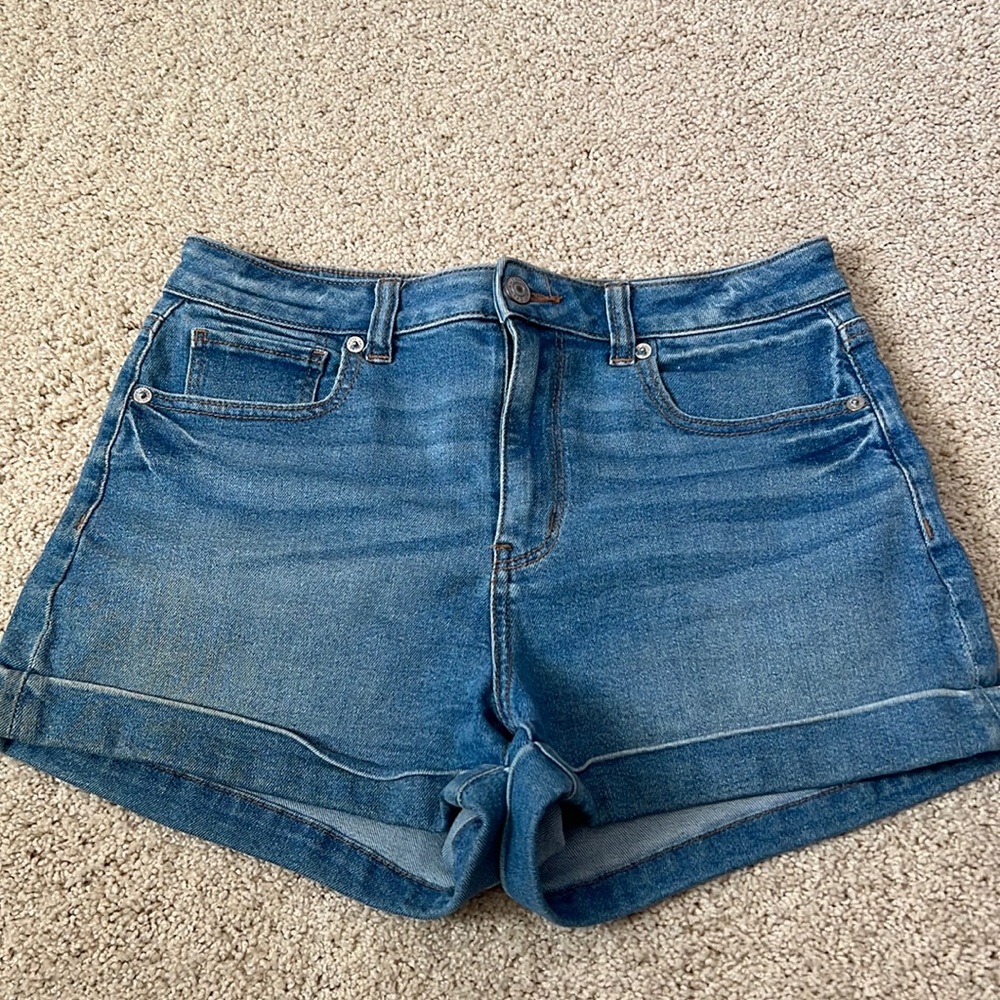 AMERICAN EAGLE size 4 mom jean denim shorts
